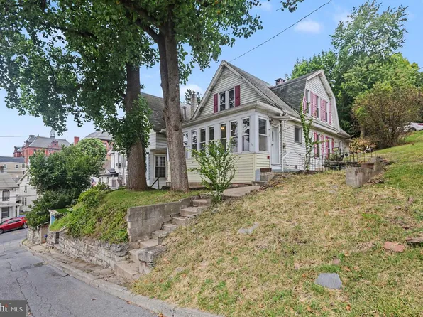 209 S 3rd St, Steelton, PA 17113