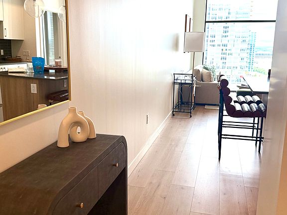 3rd image of 1212 Demonbreun St #1211