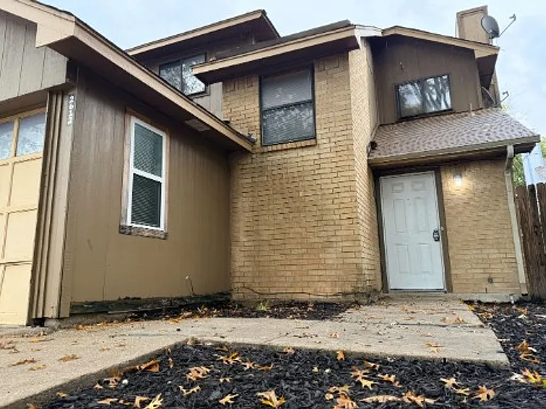 2612 San Sabastian Cir — Photo 1