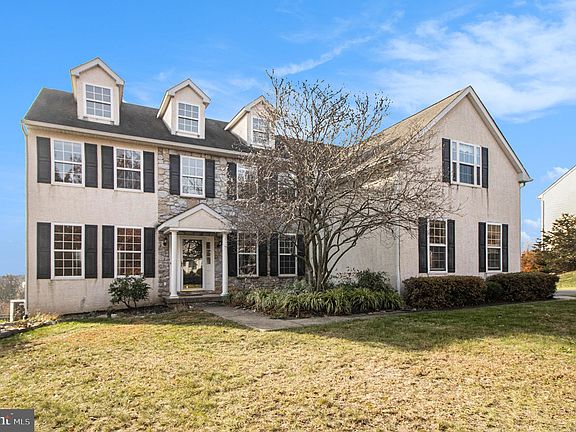 2nd image of 208 Keely Ln