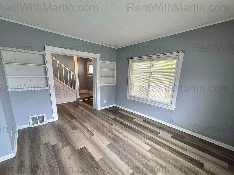 310 N Frederick Ave — Photo 3