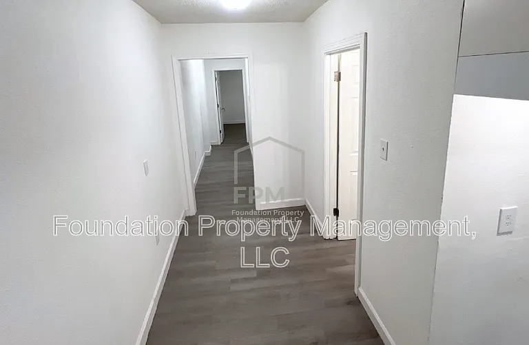 2773 Waverly Ave — Photo 4