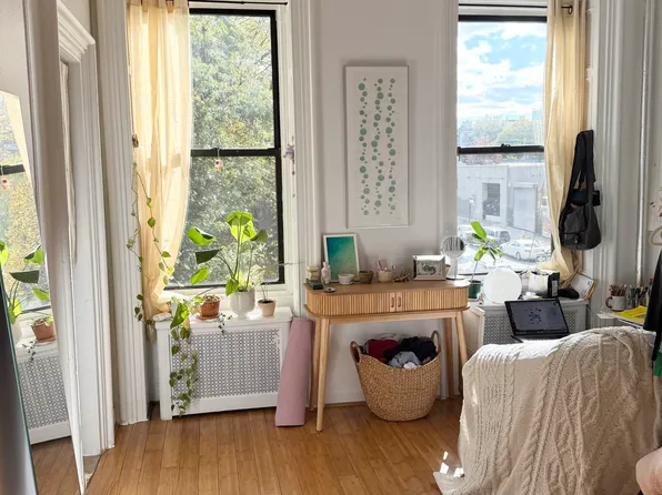 33 Brevoort Place image 1 of 10