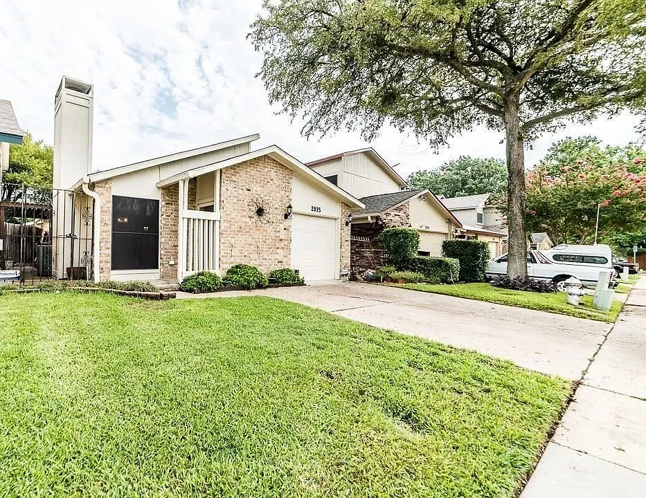 2915 Canis Cir