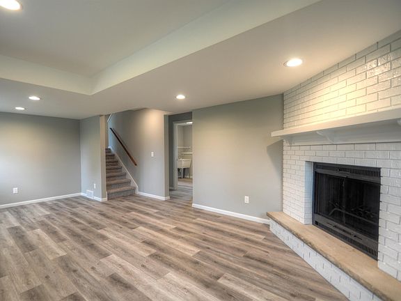 3rd image of 1745 N Red Oak Dr
