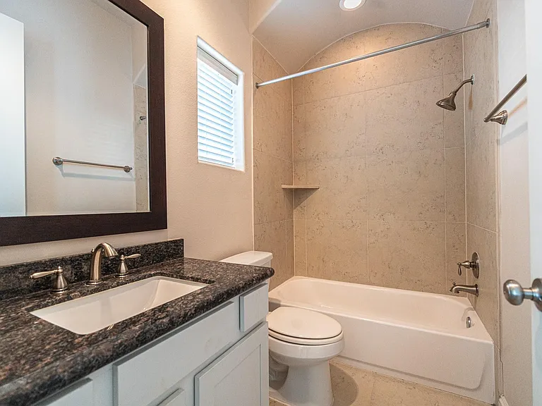 1027 Saint Charles St — Photo 19