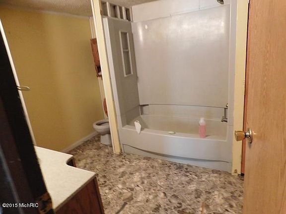5th image of 4102 E Shore Dr