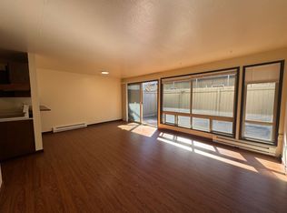921 N 96th St #13, Seattle, WA 98103