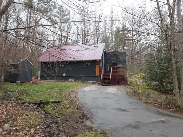 18 Bishops Gate Road, Wolfeboro, NH 03894