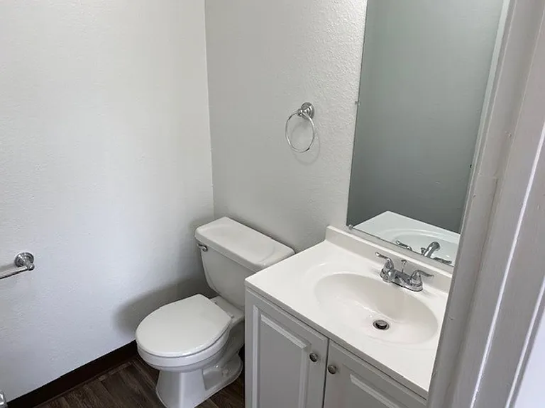 Sun Valley Gardens Apartments — Photo 39