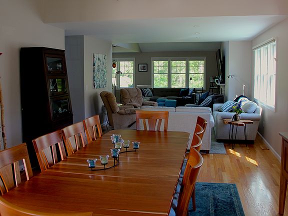 3rd image of 178 Cannon Forge Dr