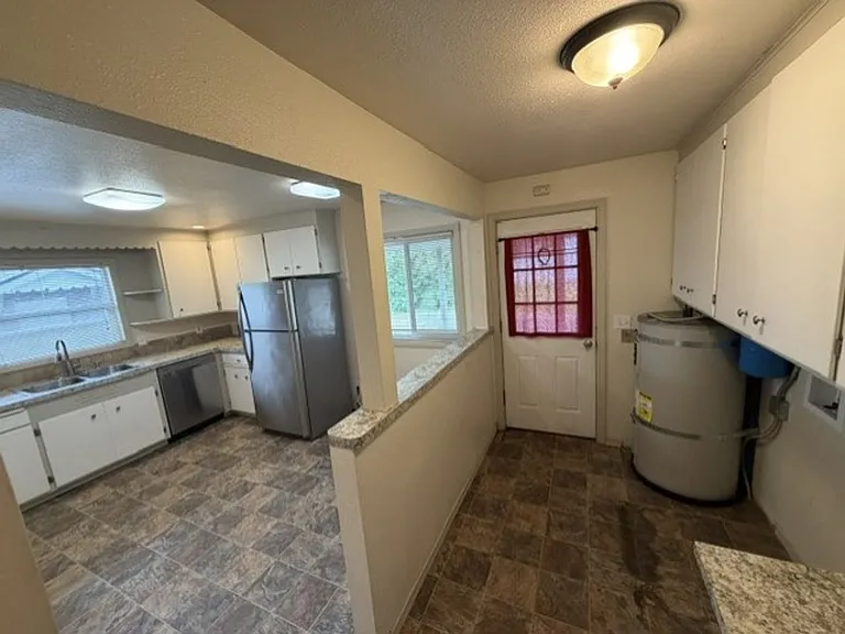 512 S Yew St — Photo 12