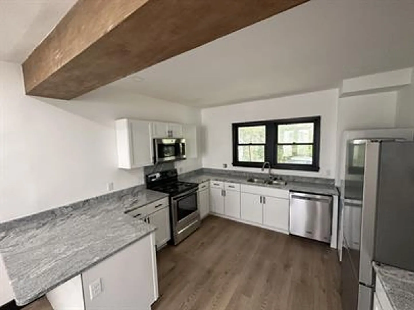 806 W Stoughton St--Roommate match — Photo 2