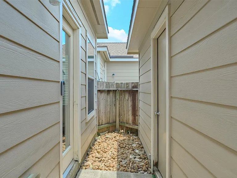 21718 Grassy Hill Ln — Photo 34
