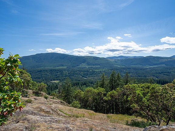 3rd image of 5876 Stoltze Rd