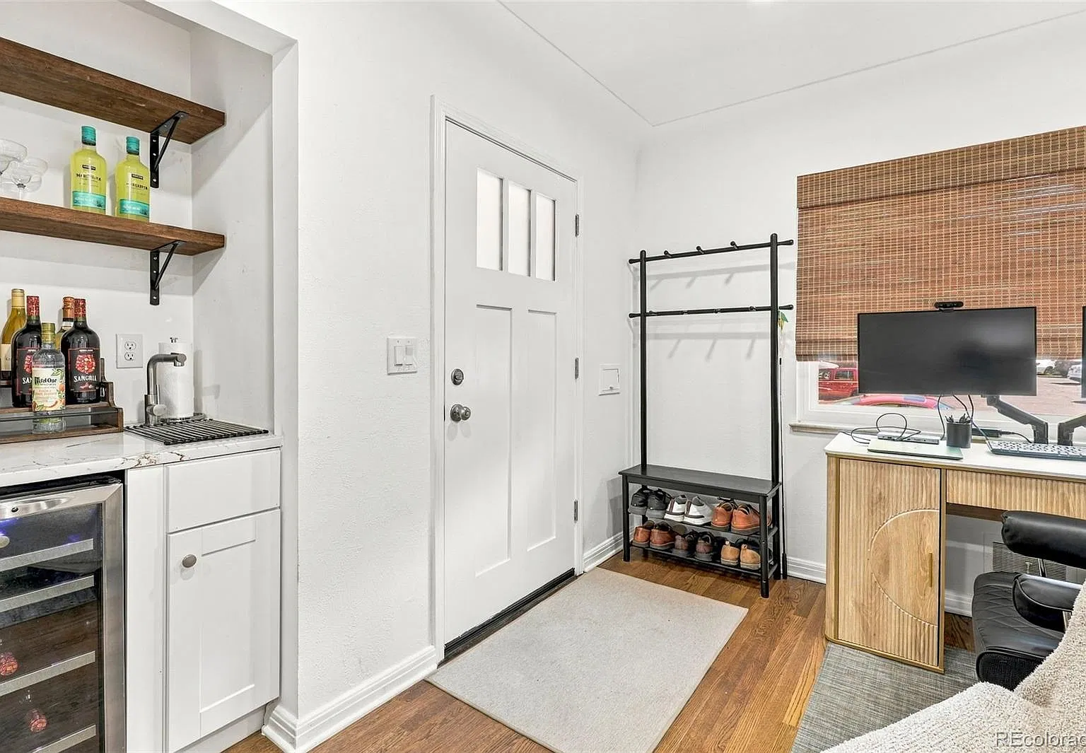 3 bed, 2.0 bath, 947 sqft, $2,495 — Photo 3