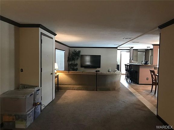 3rd image of 586 E Gordon Dr
