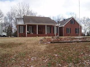 1661 Mackens Rd, Palmyra, TN 37142