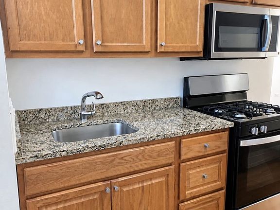 5th image of 2758 W Warren Blvd APT 1