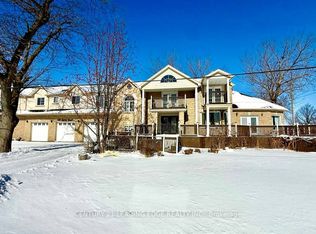 120 Hunter St, Whitby, ON L1N2H1