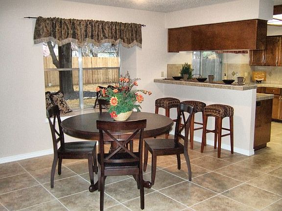 4th image of 3007 Oak Sprawl St