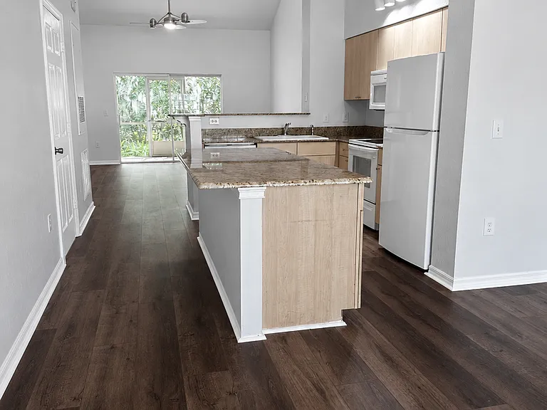3549 Kings Rd #101 — Photo 4