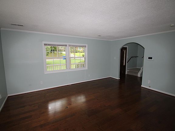 5th image of 1109 Paddock Dr