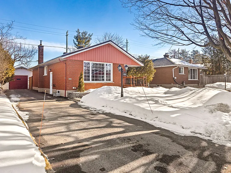 1263 Cobden Rd #1 — Photo 2