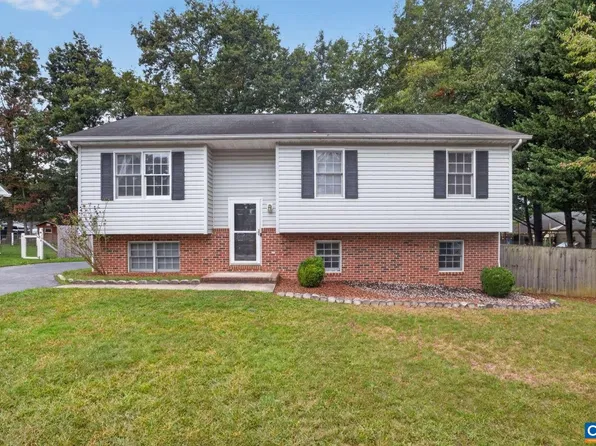 17 Ashton Dr, Stuarts Draft, VA 24477
