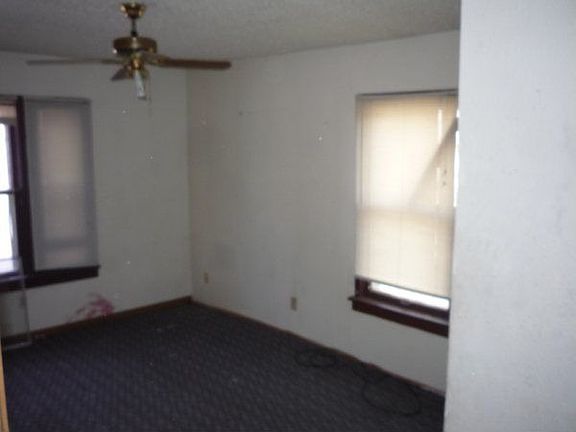5th image of 203 S Kansas City Ave