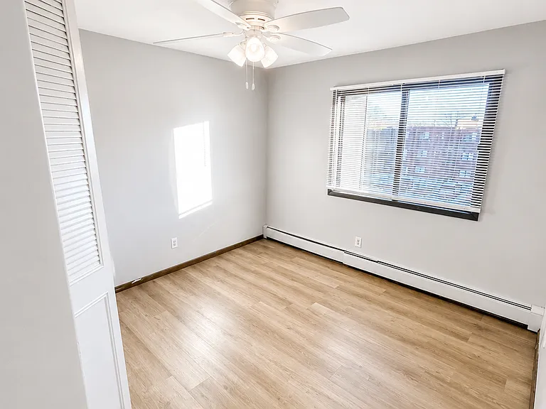 Hazelwood Apartments — Photo 18