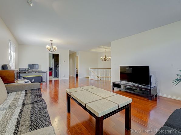 7 Holly St, Burnaby, BC V5E 2C3