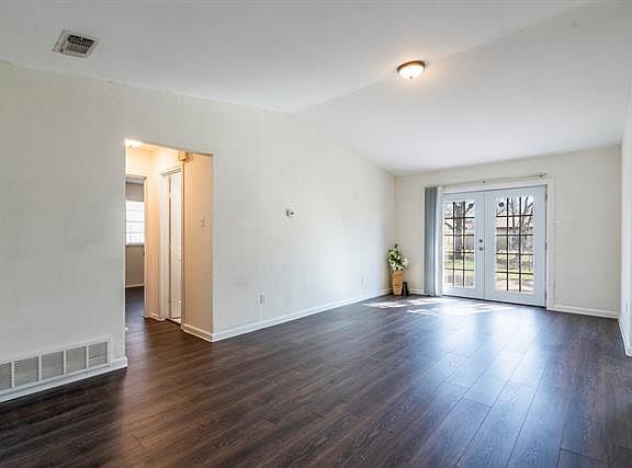 5th image of 6004 Hillcrest Dr