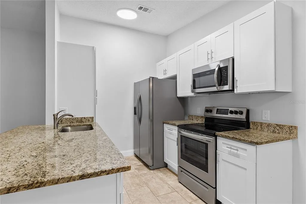 3 bed, 2.0 bath, 1230 sqft, $1,900 — Photo 4