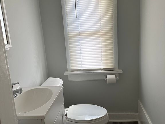 3rd image of 247 E Innis Ave