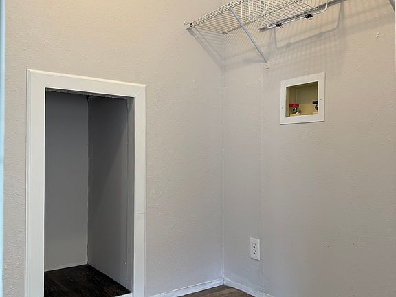 Utility-room for washer/dryer