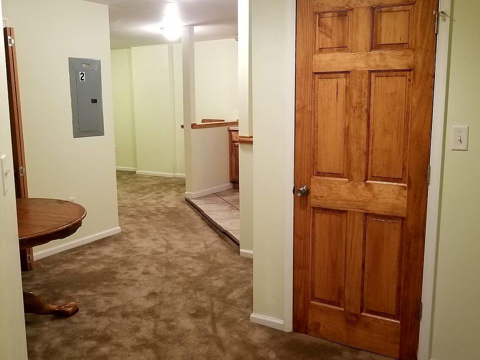 Entry / Laundry room on left