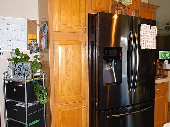 5th image of 1009 Hengen St