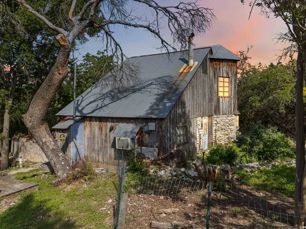 221 APACHERIA PASS W, Comfort, TX 78013