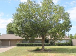 1701 Dorchester Dr, Nichols Hills, OK 73120