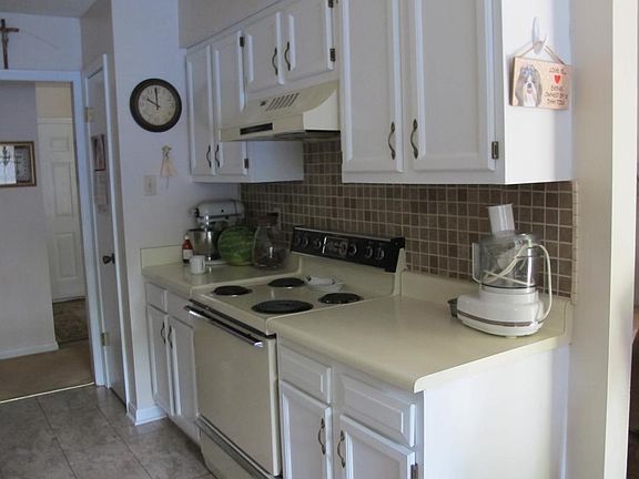 3rd image of 218 Driftwood St
