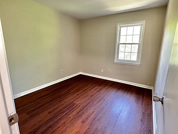 3rd image of 148 Heritage Cir #148