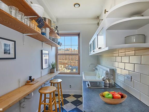 4th image of 2 Horatio St APT 17H