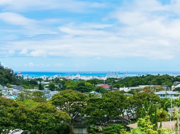3043 Puiwa Ln, Honolulu, HI 96817