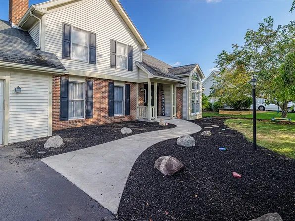 62 Country Ln, Fairport, NY 14450