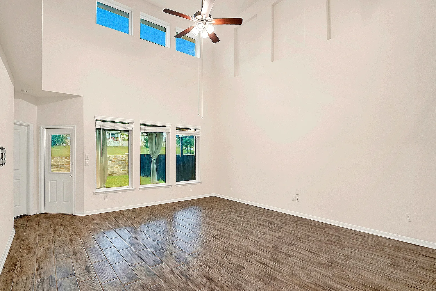 4 bed, 3.5 bath, $3,200 — Photo 3