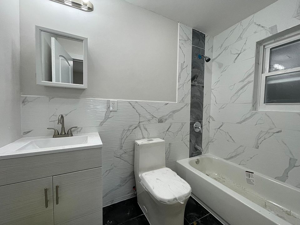 1st image of 13 Heller Pkwy Floor 1