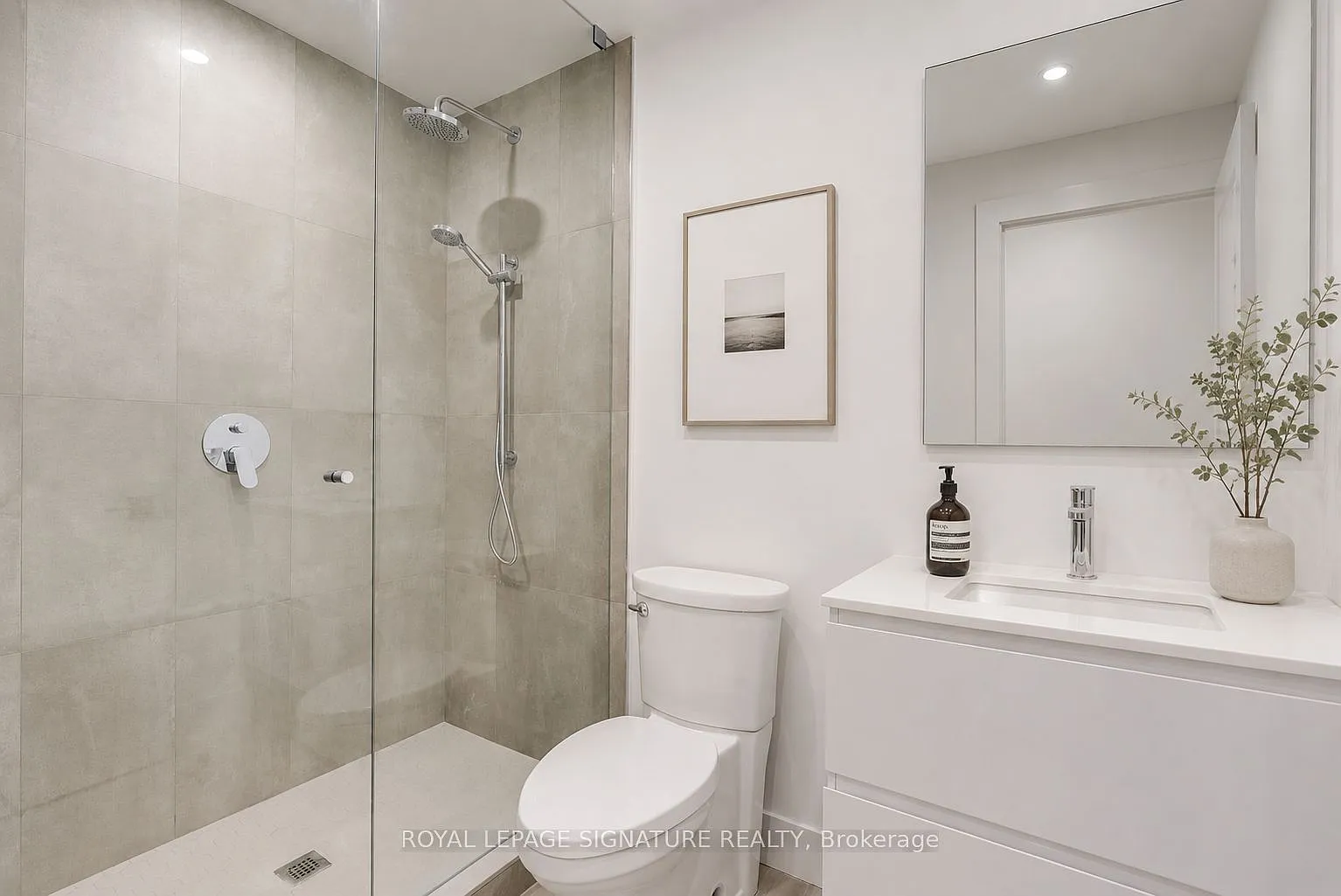 390 Palmerston Blvd — Photo 4