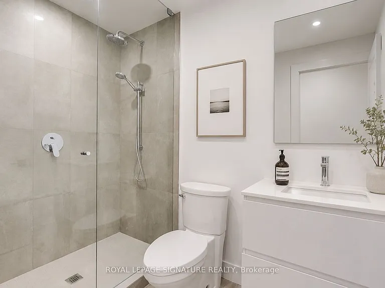 390 Palmerston Blvd #2 — Photo 4