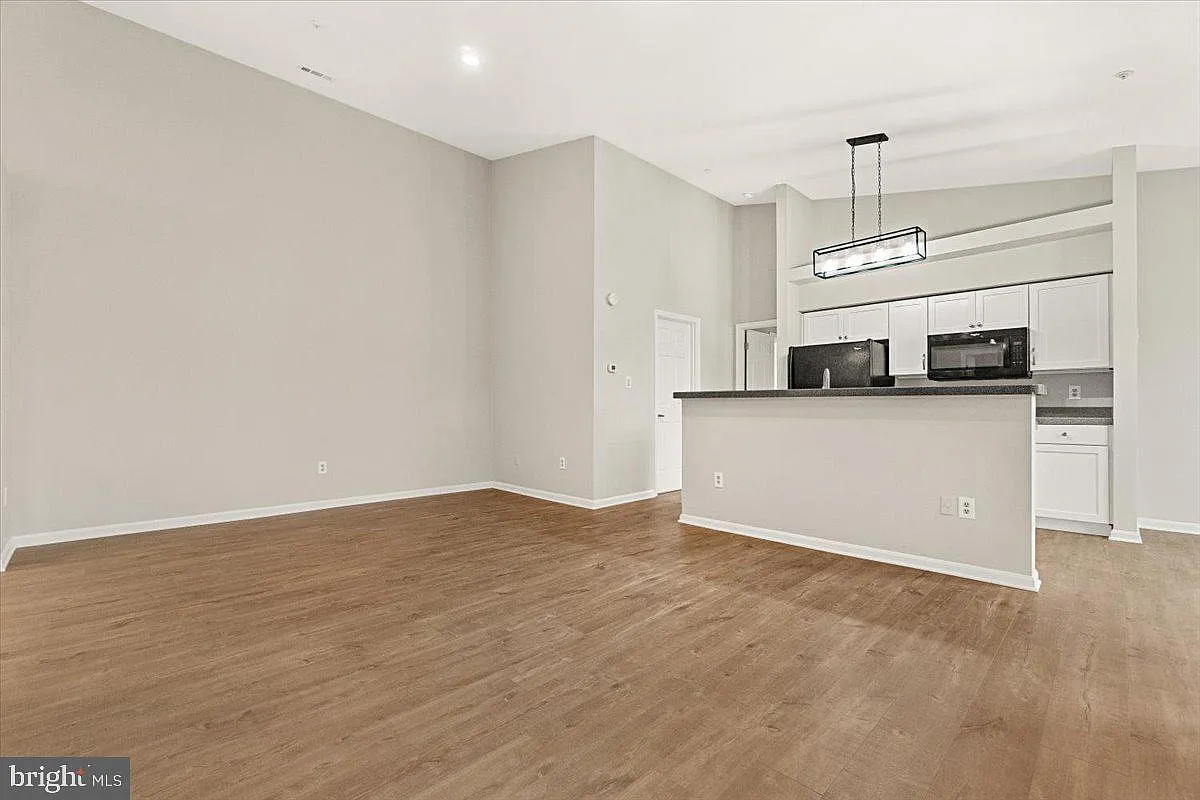 2400 Dominion Dr — Photo 2
